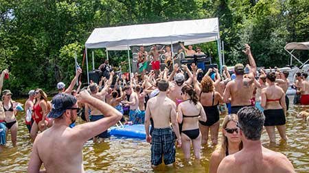 2018 Lake Winnebago WiParty Barge Party Photos